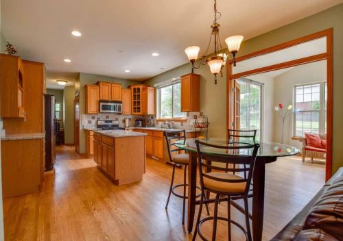 1715 Hunter Rd, Waukesha, WI 53189-8233