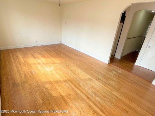 960 Midvale Ave, Bricktown NJ  08723-6118 exterior