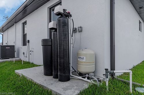 301 15th Ter, Cape Coral FL  33909-1239 exterior