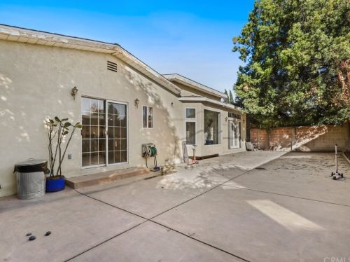 7356 Leescott Ave, Van Nuys CA  91406-2629 exterior