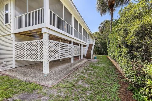 1835 Farm Trl, Sanibel FL  33957-4119 exterior