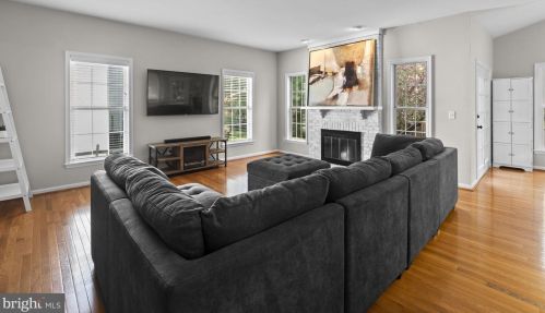 12825 Tournament Dr, Herndon VA  20191-5861 exterior