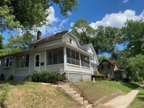 323 Edgewater St, Portage, WI 53901-2215
