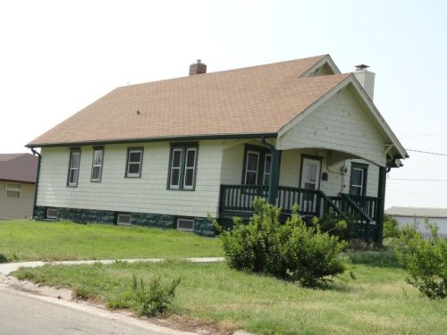 701 1st St, Osborne, KS 67473-1626
