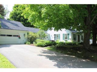 31 Green Meadow Rd, Brattleboro, VT 05301-6862