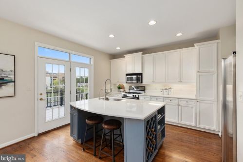 12146 Chancery Sta Cir, Herndon VA 20190-5801 exterior