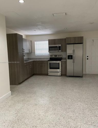 38 Silver Springs Dr, Key Largo FL  33037-2591 exterior