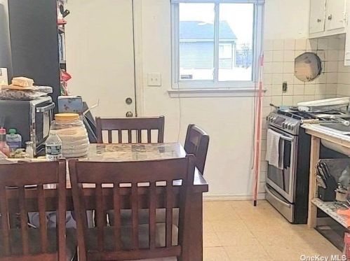 19 Willow St, Central Islip NY  11722-3821 exterior