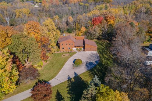 1433 Whitewater Dr, Manitowoc WI  54220-9433 exterior