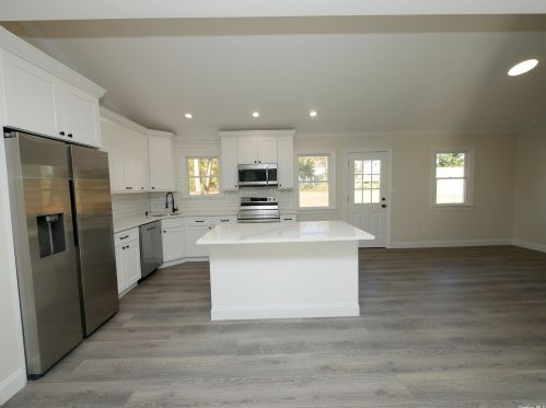 559 Canal Rd, Mount Sinai NY  11766-3304 exterior