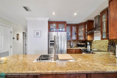 8288 Dundee Ter, Hialeah FL  33016-1405 exterior