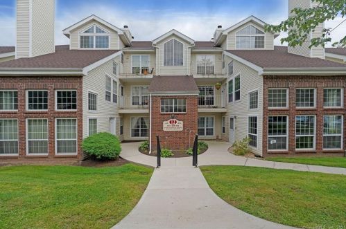 231 Carriage Crossing Ln, Middletown CT  06457-5863 exterior