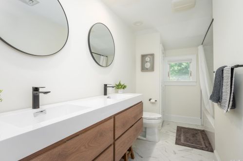 20 Cedar Rd, Elwood NY  11731-4636 exterior