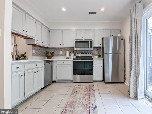 12169 Presidio Way, Woodbridge VA  22192-1052 exterior