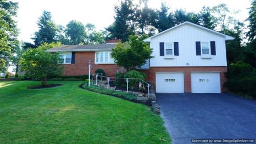 214 Tech Rd, Pittsburgh, PA 15205-1723