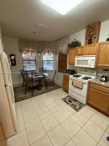 728 Grand Canal Dr, Kissimmee FL  34759-4361 exterior