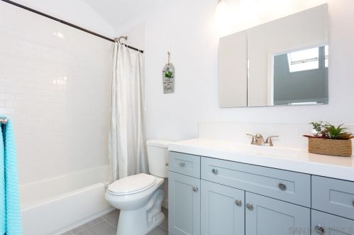 4137 Auburn Ave, Oceanside CA  92056-6018 exterior