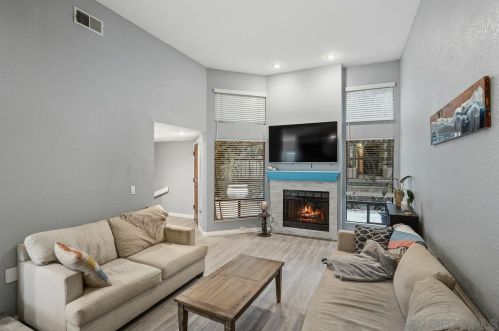 1155 Pacific Beach Dr, San Diego CA  92109-5149 exterior