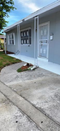 1580 24th Ct, West Palm Beach, FL 33404-4004