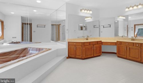 1 Madison Ct, Southampton NJ  08088-9046 exterior