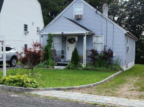 37 Belmont Cir, Danbury, CT 06810-6427