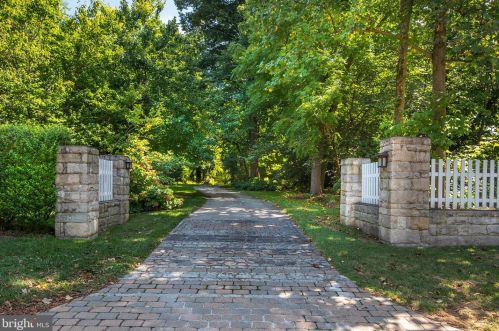 151 Coopertown Rd, Haverford, PA 19041-1055