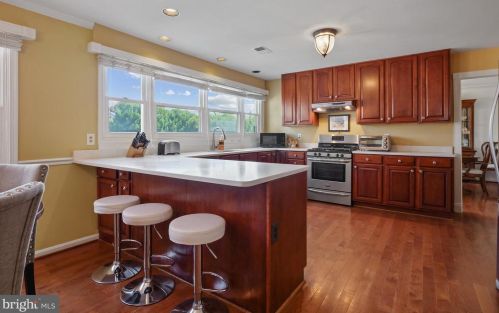 301 Lounsbury Ct, Leesburg, VA 20176-2335