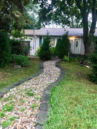 9 Greencrest St, Lake Grove, NY 11755-1705