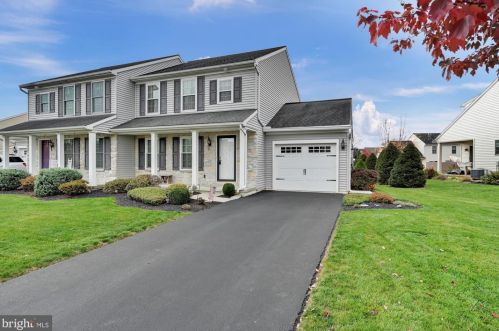 4281 Green Park Dr, Mount Joy, PA 17552-8877