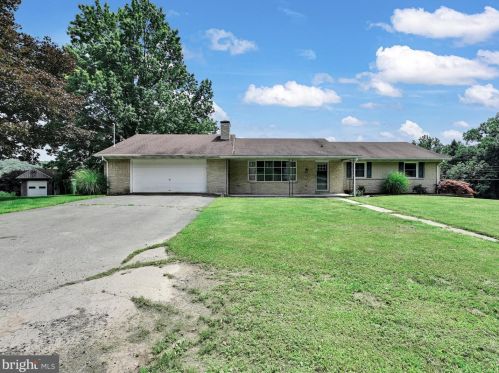 500 Pine Hill Dr, Lincoln Colliery, PA 17963-1707