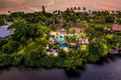 2718 Casey Ky Rd, Nokomis FL  34275-3306 exterior