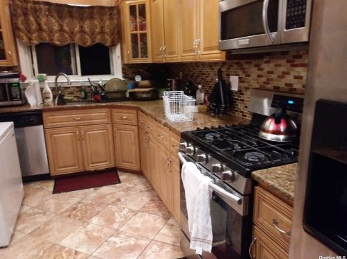 116-19 218th St, Jamaica NY  11427-1130 exterior