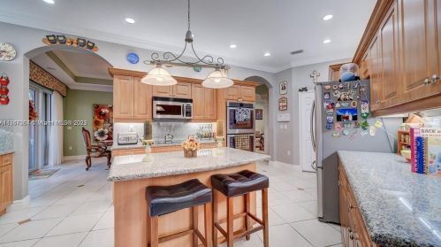 15963 79th Pl, Hialeah FL  33016-6647 exterior