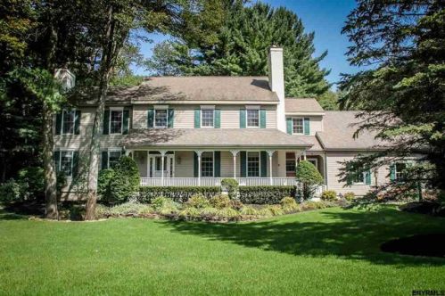 8 Erinn Ct, Fortsville NY  12831-2507 exterior