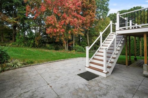 226 Juniper Ridge Dr, Waterbury CT  06708-1912 exterior