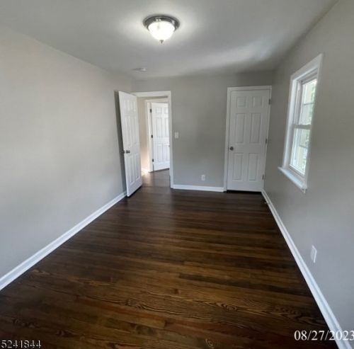 124 8th Ave, Roselle NJ  07203-2032 exterior