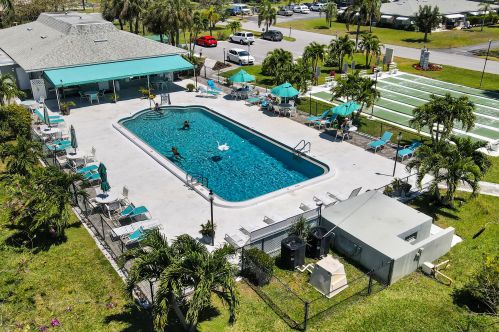 810 High Point Dr, Delray Beach FL  33445-3161 exterior