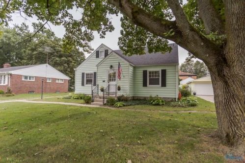 805 Phillips St, Maumee, OH 43537-3535