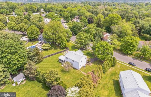 907 Quincy Dr, Yardley PA  19067-2902 exterior