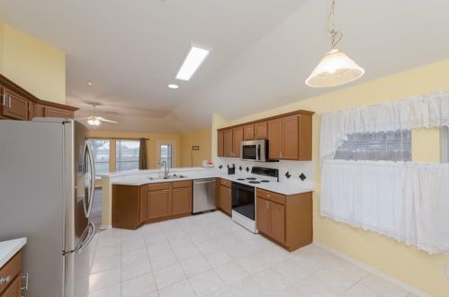 913 Jeffrey Dr, Denton TX  76208-6425 exterior