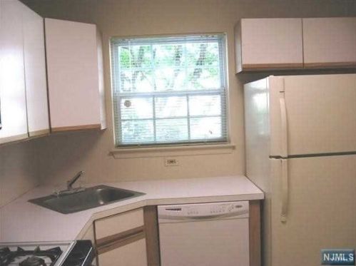 1308 Paddington Rd, Mahwah NJ  07430-3253 exterior