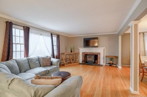 32 Seth Low Mountain Rd, Ridgefield, CT 06877-2022