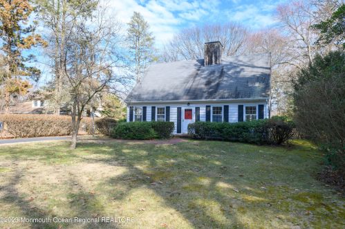 31 Hope Rd, Tinton Falls, NJ 07724-3009