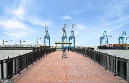 210 Market St, Gloucester NJ  08030-1907 exterior