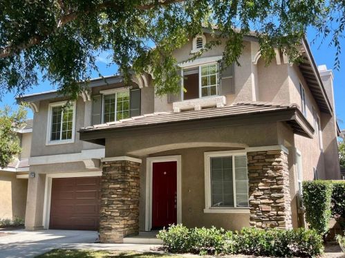 1734 Creekside Ln, Vista, CA 92081-4551