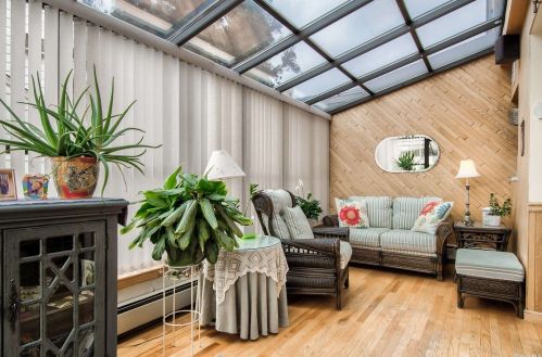 18 Surrey Rd, New Hyde Park NY  11040-2036 exterior