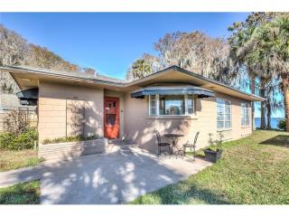 12131 Lakeside Ln, Tavares, FL 32778-4594