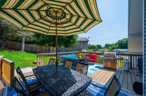 4 Riverview Rd, Uncasville CT  06382-1914 exterior