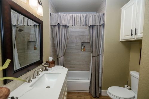 1955 Tuolumne Rd, Turlock CA  95382-8912 exterior
