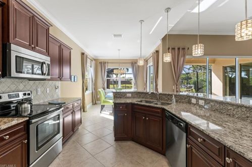 9463 Quarry Dr, Naples FL  34120-5223 exterior